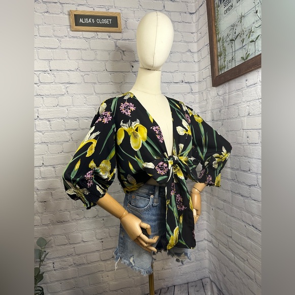 Janet Chung Black Floral Wrap 2 way Blouse - Picture 2 of 9